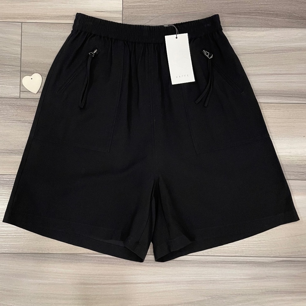 NWT KAFFE KAsonja Shorts Size Medium (Danish 38) Zipped Pockets Viscose Black